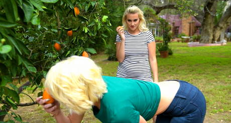 Mommys Girl invites you to browse their free pictures with Kit Mercer and Indica Monroe in the exciting lesbian interlude